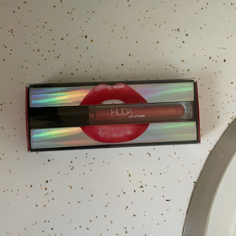 HUDA BEAUTY Lip Strobe Metallic Gloss Boujee Coral Pink Gold Shimmer NIB